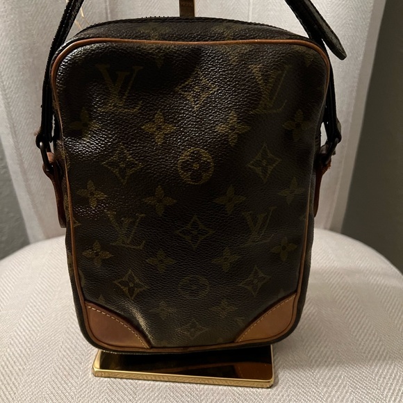 AUTHENTIC LOUIS VUITTON CROSSBODY BAG - Picture 3 of 15